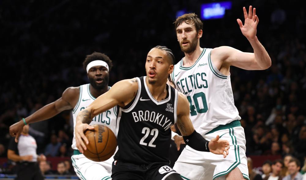 并在进攻端 并在进攻端